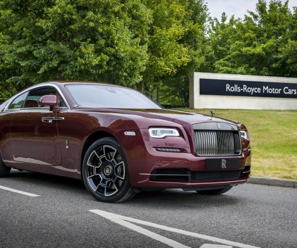 Home of Rolls-Royce เปิดให้บริการอีกครั้ง  พร้อมส่งมอบยนตรกรรมแด่ลูกค้า