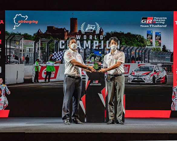 โตโยต้ารับมอบถ้วยรางวัล การแข่งขัน ADAC 24 Hours Race Nürburgring