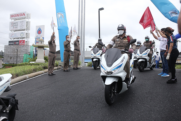 รถจักรยานยนต์ฮอนด้า  ทดลองนำ Honda PCX Electric ร่วมปฏิบัติหน้าที่ในภูเก็ต