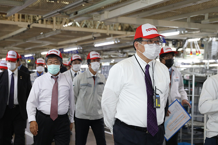 รัฐมนตรีว่าการกระทรวงเศรษฐกิจ การค้าและอุตสาหกรรมญี่ปุ่น