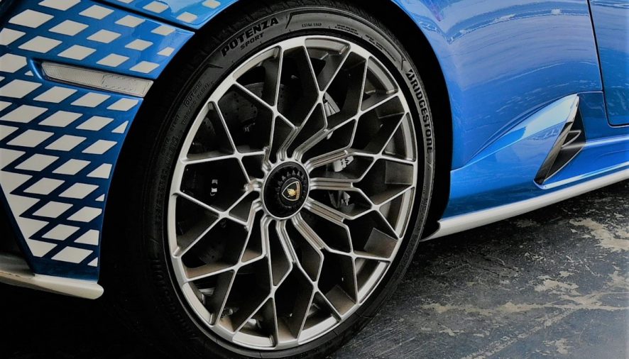 Bridgestone Potenza Sport ได้รับเลือกจาก Lamborghini ให้เป็นยางติดรถ