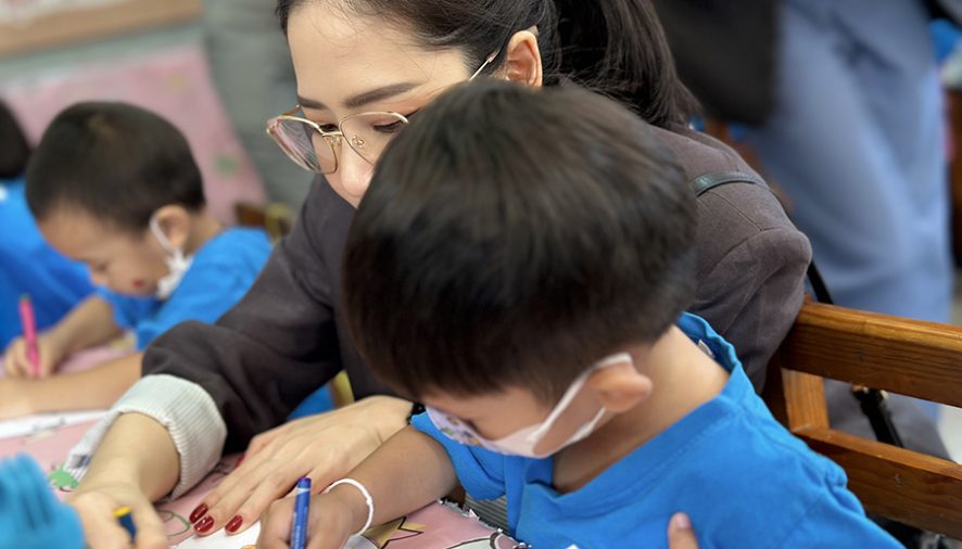 เปอโยต์ ไลอ้อน ออโตโมบิล ชวนมอบความรัก