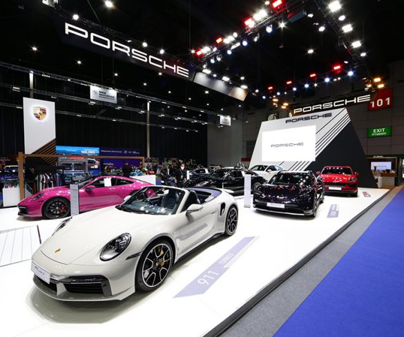 ปอร์เช่ 911 เทอร์โบ เอส คาบริโอเลต (Turbo S Cabriolet) น าขบวน 7 ยนตกรรมสปอร์ต