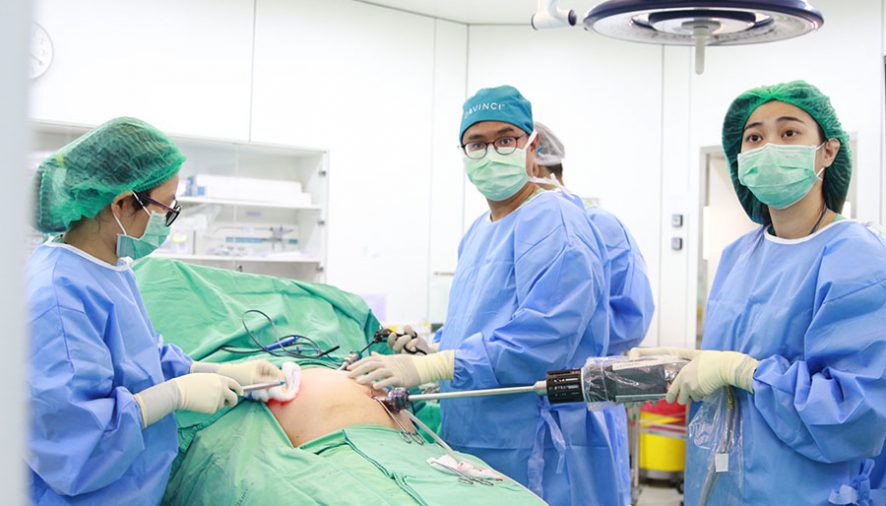 แพทย์รามาฯ มุ่งใช้ “หุ่นยนต์ช่วยผ่าตัด”