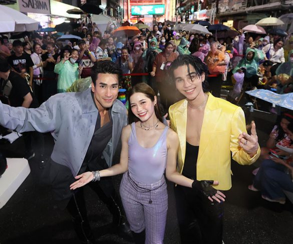 ‘ณเดชน์ – วี วิโอเลต – เจฟซาเตอร์’ โชว์สปิริตลุยคอนเสิร์ตกลางสายฝน