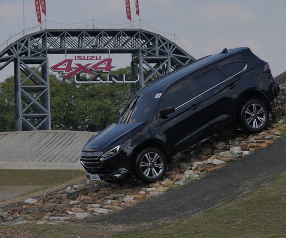 ครั้งแรก! อีซูซุเปิดสนาม Isuzu 4×4 Land พาลูกค้ามิว-เอ็กซ์ร่วมกิจกรรมสุดเอ็กซ์คลูซีฟ           