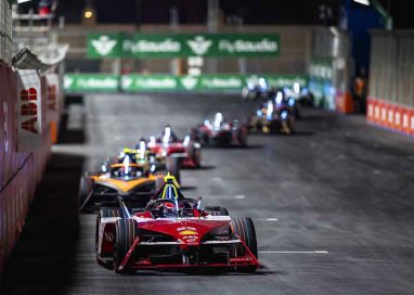 ทีม นิสสัน ฟอมูล่า อี ขึ้นโพเดี้ยมในการแข่งขัน Diriyah E-Prix