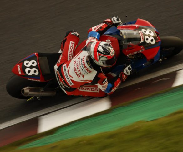 ชิพ-นครินทร์” ร่วมทัพยอดนักบิด พร้อม Honda CBR1000RR-R