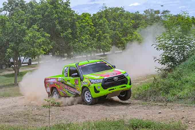 Toyota Hilux Revo 10 เซียนประจัญบาน 2025