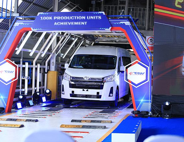 โตโยต้า ออโต้ เวิคส ประเทศไทย ฉลองยอดผลิต Toyota Commuter