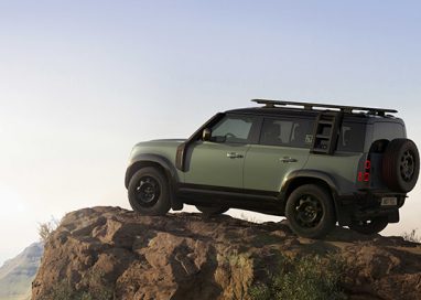 แลนด์โรเวอร์เปิดตัว Defender 110 Trophy Edition