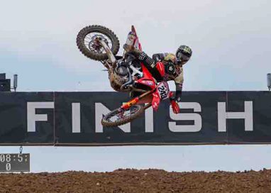 Honda HRC พร้อมขุนศึก CRF450R คว้าดับเบิ้ลโพเดียม Honda HRC พร้อมขุนศึก CRF450R คว้าดับเบิ้ลโพเดียม