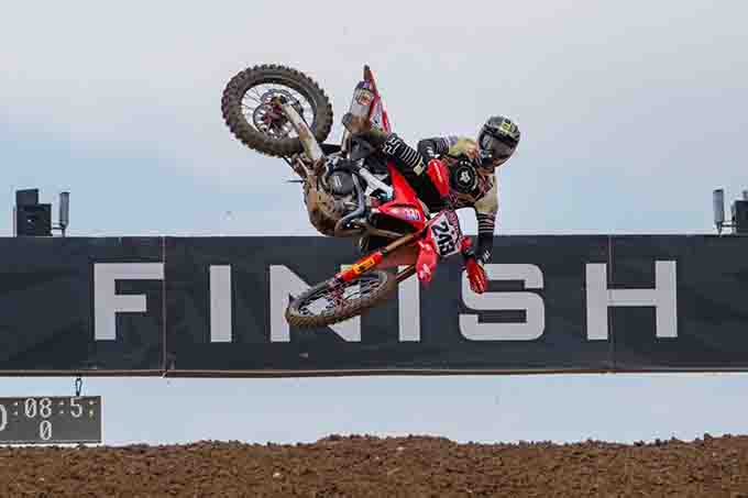 Honda HRC พร้อมขุนศึก CRF450R คว้าดับเบิ้ลโพเดียม