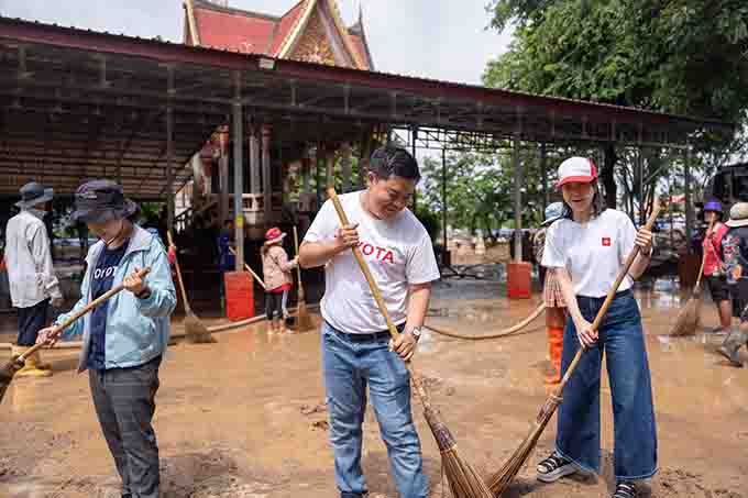 โตโยต้าเคียงข้างสังคมไทย ส่งมอบความช่วยเหลือผู้ประสบอุทกภัย จ.สุโขทัย