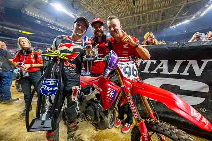 Honda CRF450 ระเบิดพลัง! พาพี่น้อง เจ็ตต์ – ฮันเตอร์ ลอว์เรนซ์ สลับคว้าวินเนอร์