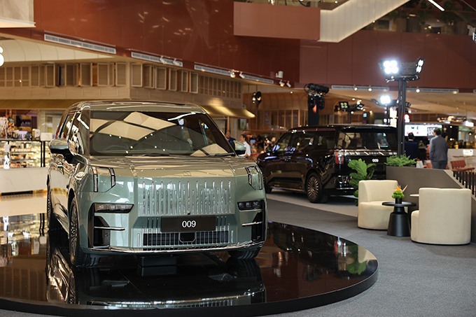ZEEKR 009 เสริมทัพรุ่น Standard ตอกย้ำความเป็นผู้นำ Luxury EV MPVที่ให้ครบจบทุกไลฟ์สไตล์ พร้อมส่งต่อพลังแห่งความมั่นใจ