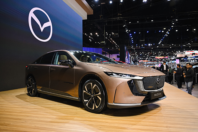 มาสด้าพร้อมก้าวสู่ยุคใหม่กับรถไฟฟ้า THE ALL-ELECTRIC MAZDA6e