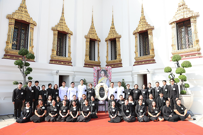 ลามิน่าร่วมเป็นเจ้าภาพบำเพ็ญกุศลถวายพระบรมศพ