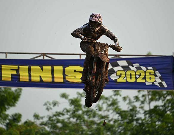 ทัพนักบิดฮอนด้า บิด Honda CRF450R ลุยโคลน ฝ่าทางสุดหิน!