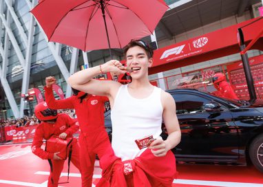 KitKat® และ Formula 1® ชวนคนรุ่นใหม่อย่าลืมที่จะพัก เหมือนนักแข่งที่ต้องเข้าพิตสต็อป เปิดตัวคิทแคทรุ่นลิมิเต็ดรูปรถแข่งพร้อมของพรีเมียมเอ็กซ์คลูซีฟเอาใจแฟนฟอร์มูล่า วัน