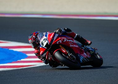 “ก้อง-สมเกียรติ” ทะยานรถแข่ง Honda CBR1000RR-R