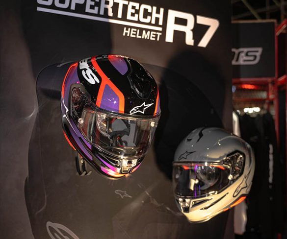 เริ่มแล้ววันนี้! เพซแม็กซ์ มอเตอร์สปอร์ต เปิดตัวหมวกกันน็อค Alpinestars “Supertech R7 และ SM3” ครั้งแรกในไทย