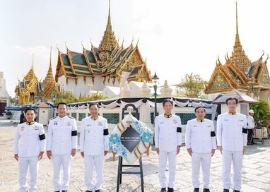 บริษัท โตโยต้า มอเตอร์ คอร์ปอเรชั่น ประเทศญี่ปุ่น น้อมถวายพวงมาลา