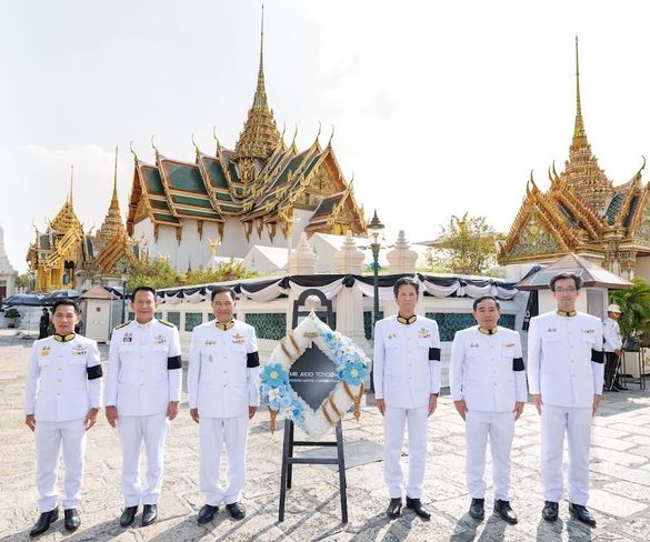 บริษัท โตโยต้า มอเตอร์ คอร์ปอเรชั่น ประเทศญี่ปุ่น น้อมถวายพวงมาลา
