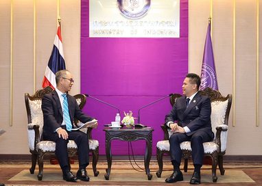 นิสสันเข้าพบรัฐมนตรีว่าการกระทรวงอุตสาหกรรม
