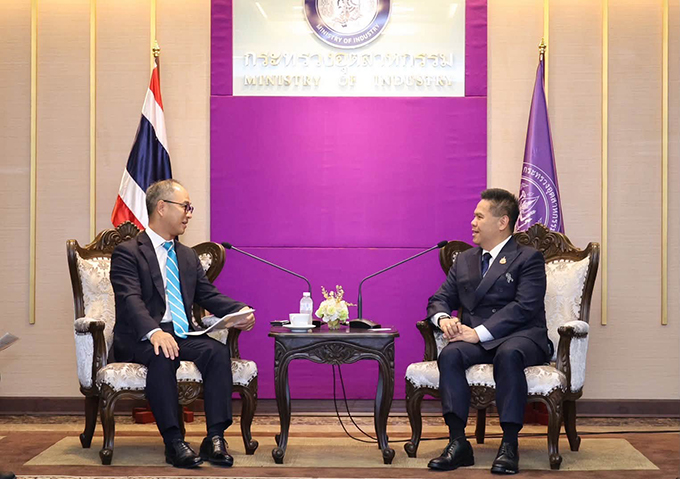 นิสสันเข้าพบรัฐมนตรีว่าการกระทรวงอุตสาหกรรม