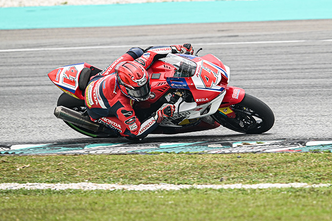 ทัพนักบิด “ฮอนด้า เรซซิ่ง ไทยแลนด์” สู้สุดใจใส่ทุกโค้งใน ARRC เรซ 2 ที่เซปังฯ