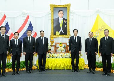 คณะผู้บริหารและพนักงาน บริษัท โตโยต้า มอเตอร์ ประเทศไทย จำกัด