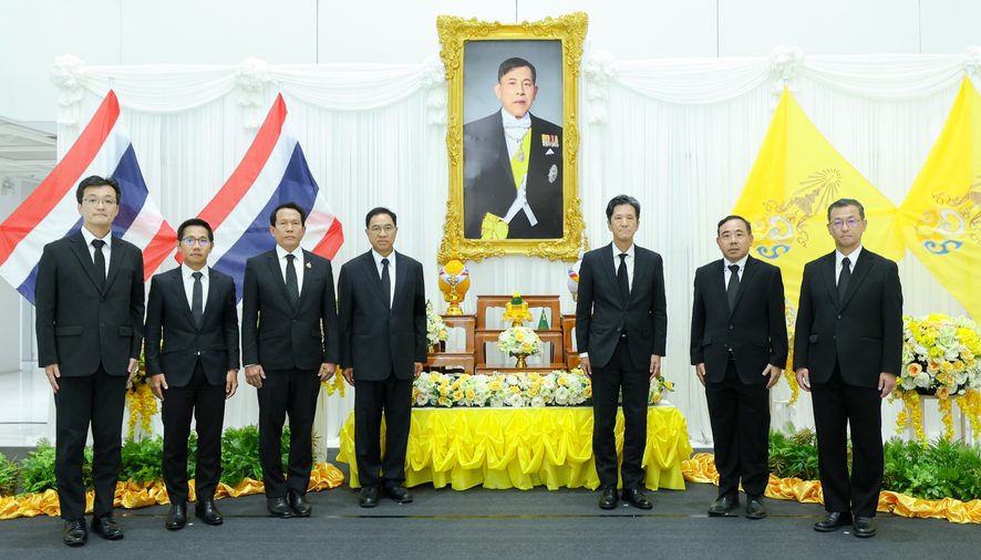 คณะผู้บริหารและพนักงาน บริษัท โตโยต้า มอเตอร์ ประเทศไทย จำกัด